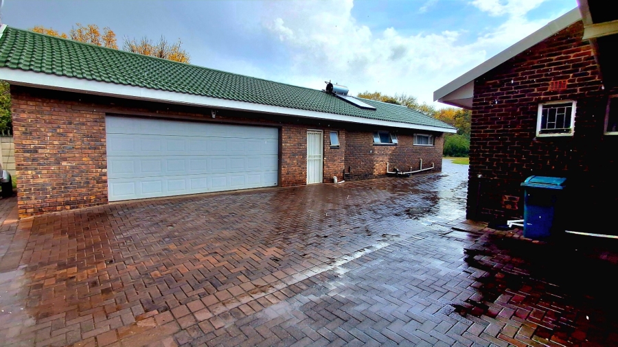 4 Bedroom Property for Sale in Vaalpark Free State